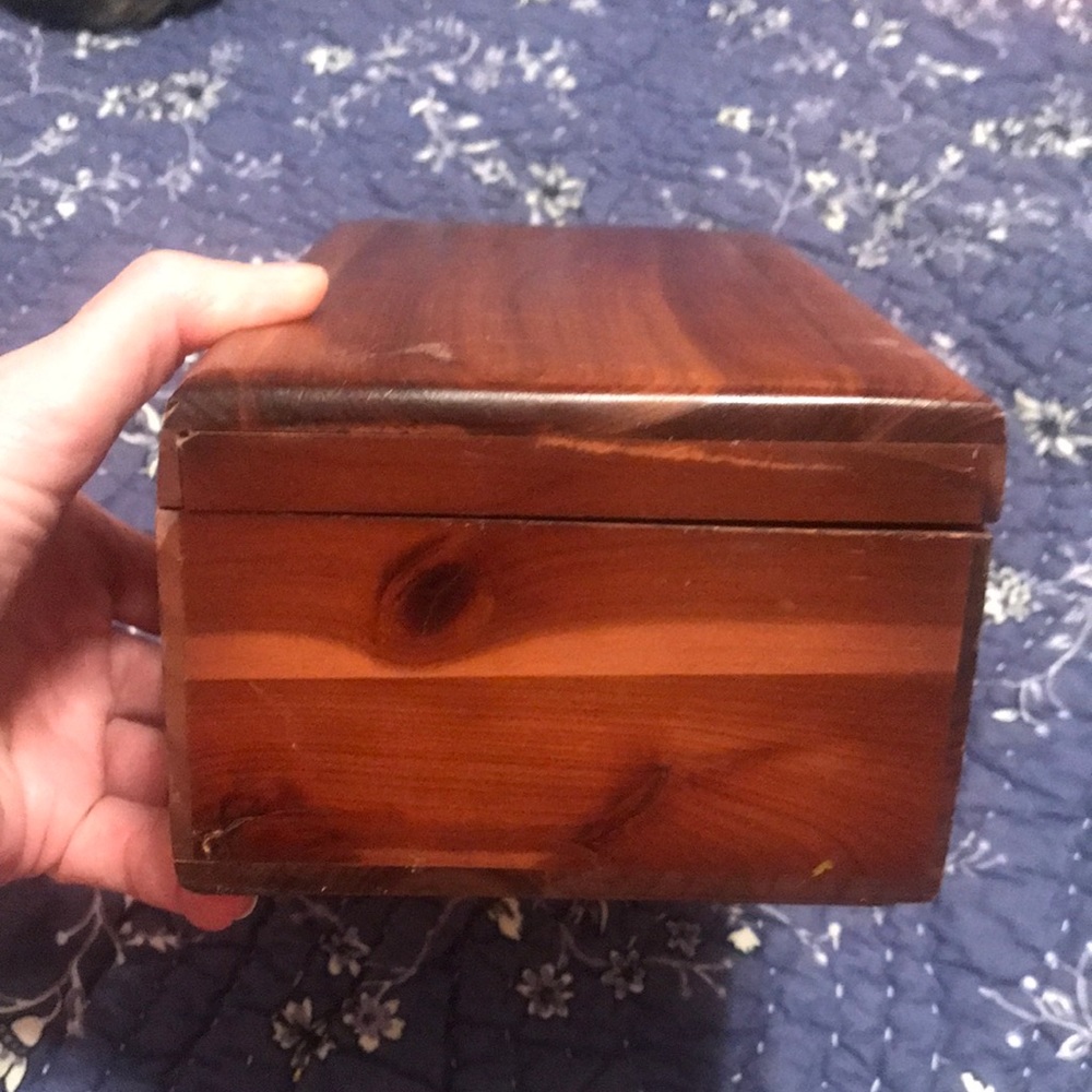 Mini Lane Cedar Chest - Picture 5 of 9